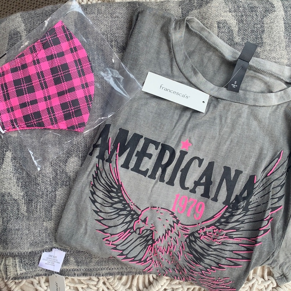 💕 Women’s scarf, t shirt, and mask bundle